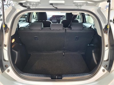 2015 Toyota Aqua - Thumbnail