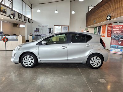 2015 Toyota Aqua - Thumbnail