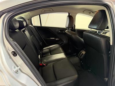 2017 Honda Grace - Thumbnail