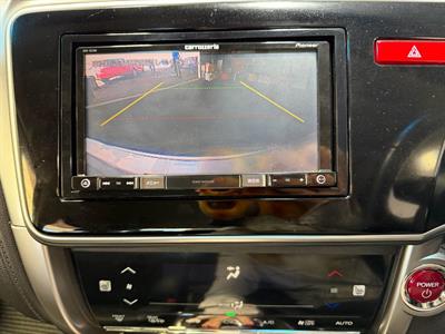 2017 Honda Grace - Thumbnail