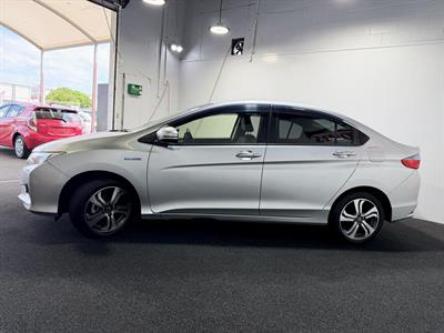 2017 Honda Grace - Thumbnail