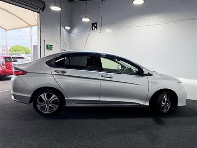 2017 Honda Grace - Thumbnail