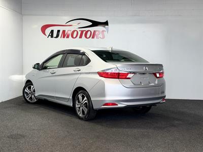 2017 Honda Grace - Thumbnail