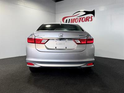 2017 Honda Grace - Thumbnail