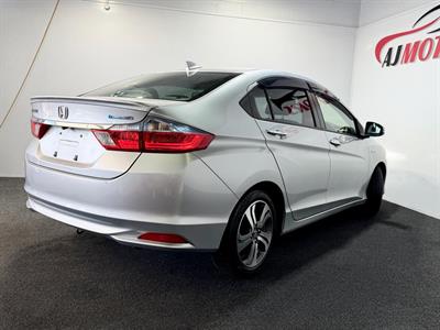 2017 Honda Grace - Thumbnail