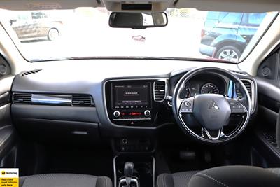 2022 Mitsubishi Outlander - Thumbnail