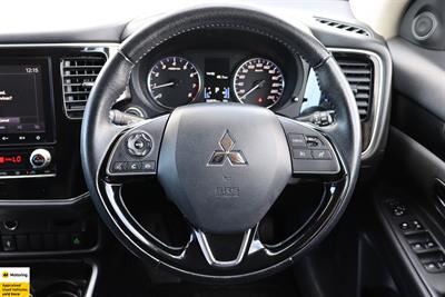 2022 Mitsubishi Outlander - Thumbnail