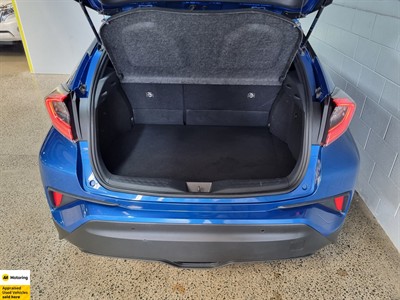 2017 Toyota C-HR - Thumbnail