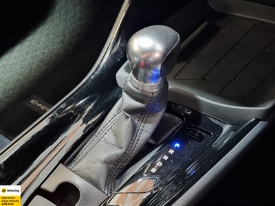 2017 Toyota C-HR - Thumbnail