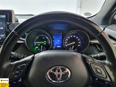 2017 Toyota C-HR - Thumbnail