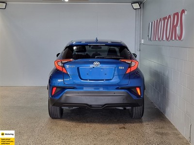 2017 Toyota C-HR - Thumbnail