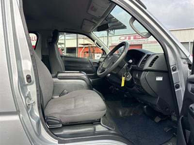 2017 Toyota Hiace - Thumbnail