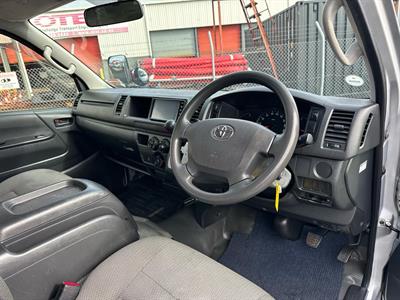 2017 Toyota Hiace - Thumbnail