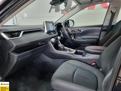 2022 Toyota RAV4 - Thumbnail