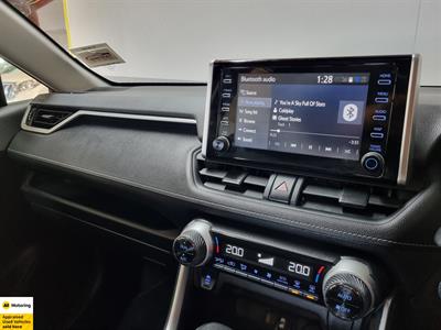 2022 Toyota RAV4 - Thumbnail