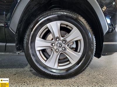 2022 Toyota RAV4 - Thumbnail