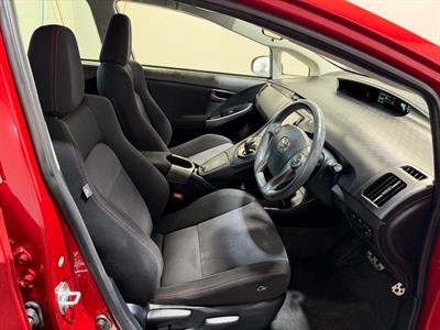 2014 Toyota Prius - Thumbnail