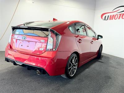 2014 Toyota Prius - Thumbnail
