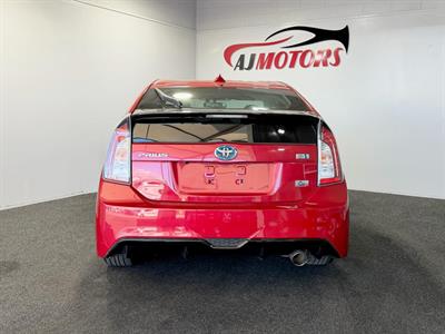 2014 Toyota Prius - Thumbnail