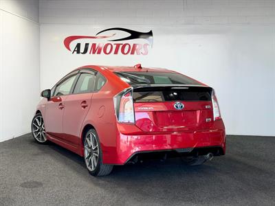 2014 Toyota Prius - Thumbnail