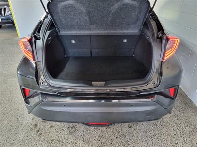2017 Toyota C-HR - Thumbnail