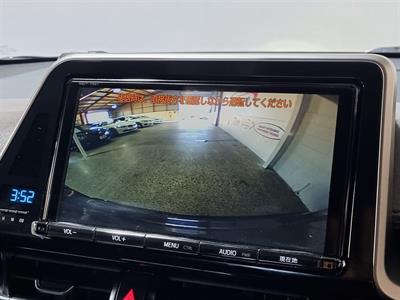 2017 Toyota C-HR - Thumbnail