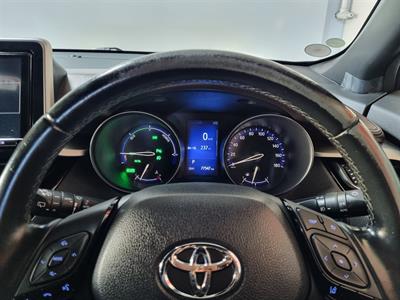 2017 Toyota C-HR - Thumbnail