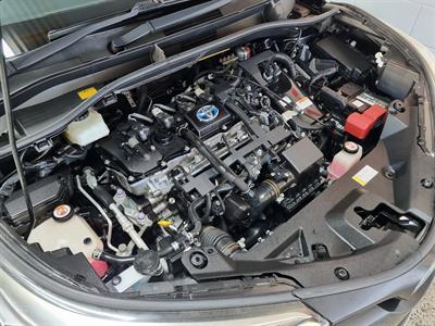 2017 Toyota C-HR - Thumbnail