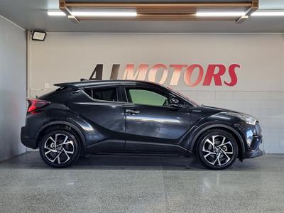 2017 Toyota C-HR - Thumbnail
