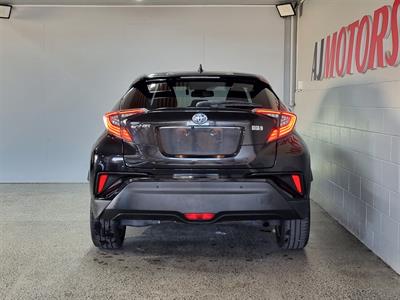 2017 Toyota C-HR - Thumbnail