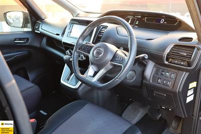 2017 Nissan Serena - Thumbnail