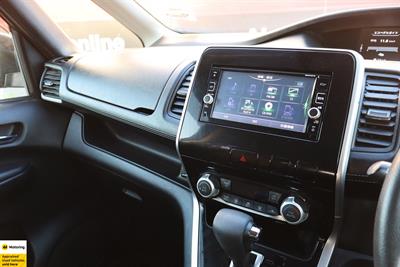 2017 Nissan Serena - Thumbnail