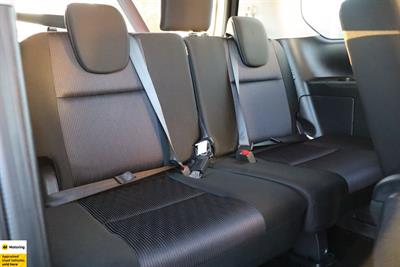 2017 Nissan Serena - Thumbnail