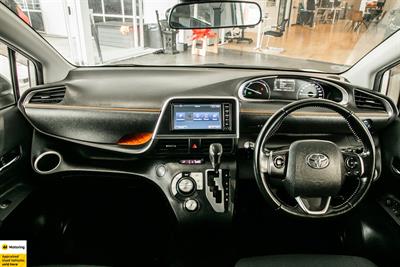 2017 Toyota Sienta - Thumbnail