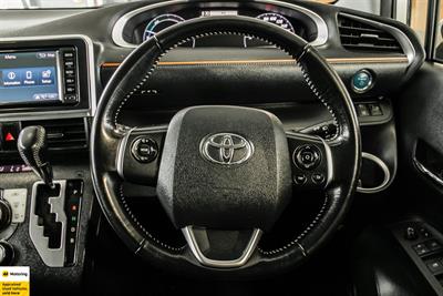 2017 Toyota Sienta - Thumbnail
