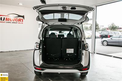 2017 Toyota Sienta - Thumbnail