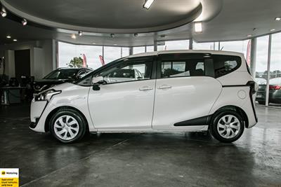 2017 Toyota Sienta - Thumbnail