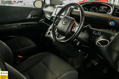 2017 Toyota Sienta - Thumbnail