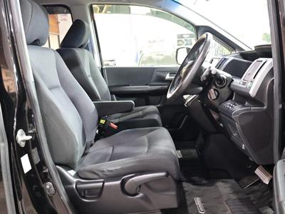 2013 Honda STEPWAGON - Thumbnail
