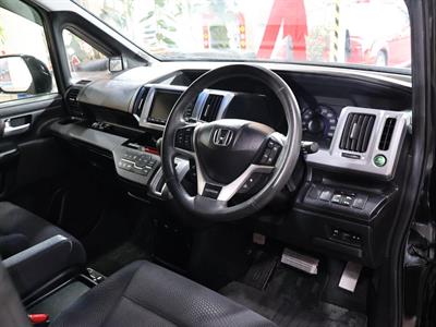 2013 Honda STEPWAGON - Thumbnail