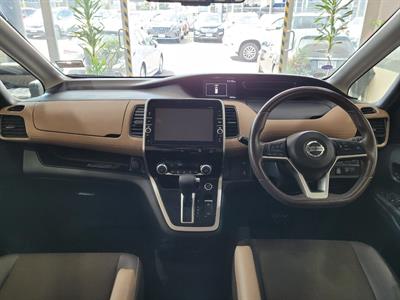 2018 Nissan Serena - Thumbnail