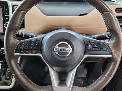 2018 Nissan Serena - Thumbnail