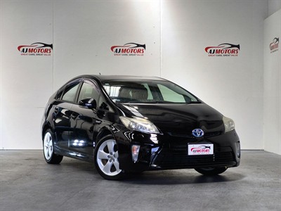2013 Toyota Prius - Thumbnail