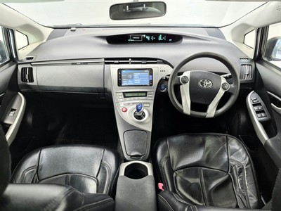 2013 Toyota Prius - Thumbnail