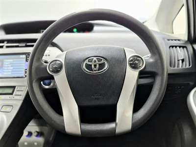 2013 Toyota Prius - Thumbnail