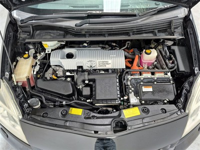 2013 Toyota Prius - Thumbnail