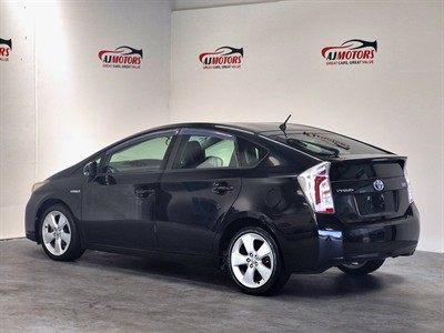 2013 Toyota Prius - Thumbnail