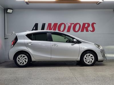 2016 Toyota Aqua - Thumbnail