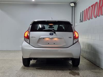 2016 Toyota Aqua - Thumbnail