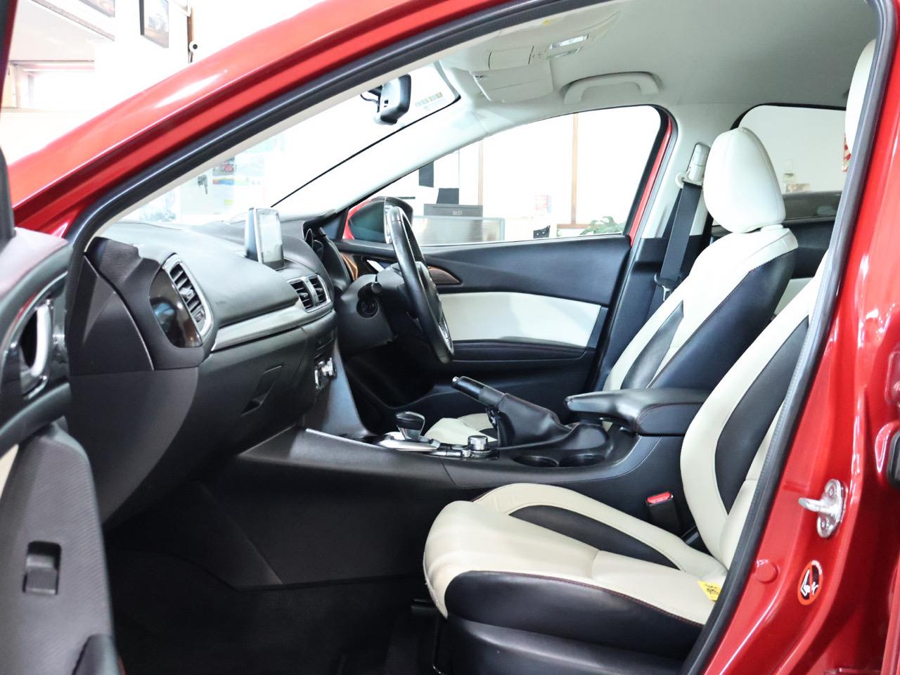 2014 Mazda Axela